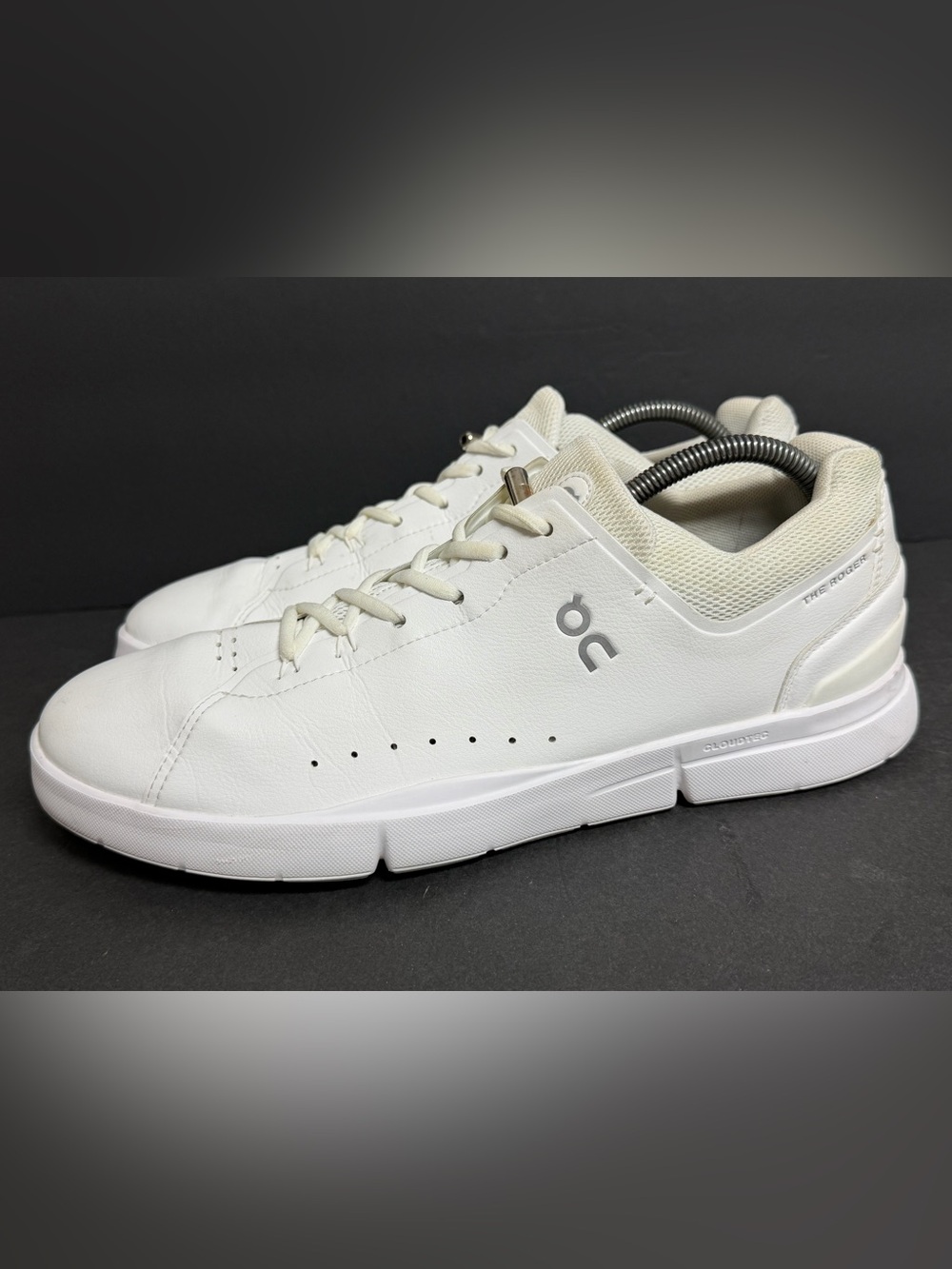 On The Roger Advantage Men’s Size 10.5 White Leather Tennis Sneaker 48.99456
